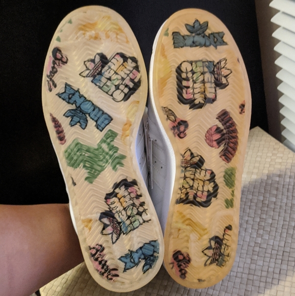 🆕 Adidas 2006 White Superstar Adicolor W6 NYC Sneakers 7.5 - Picture 9 of 16